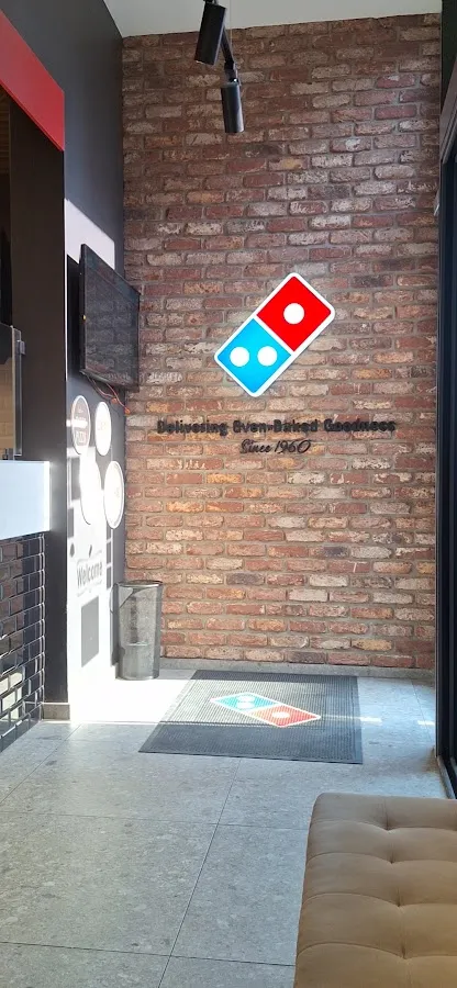 BookNoFees: بار وجبات خفيفة – Domino's – Zagreb – Domino's، الصورة 2