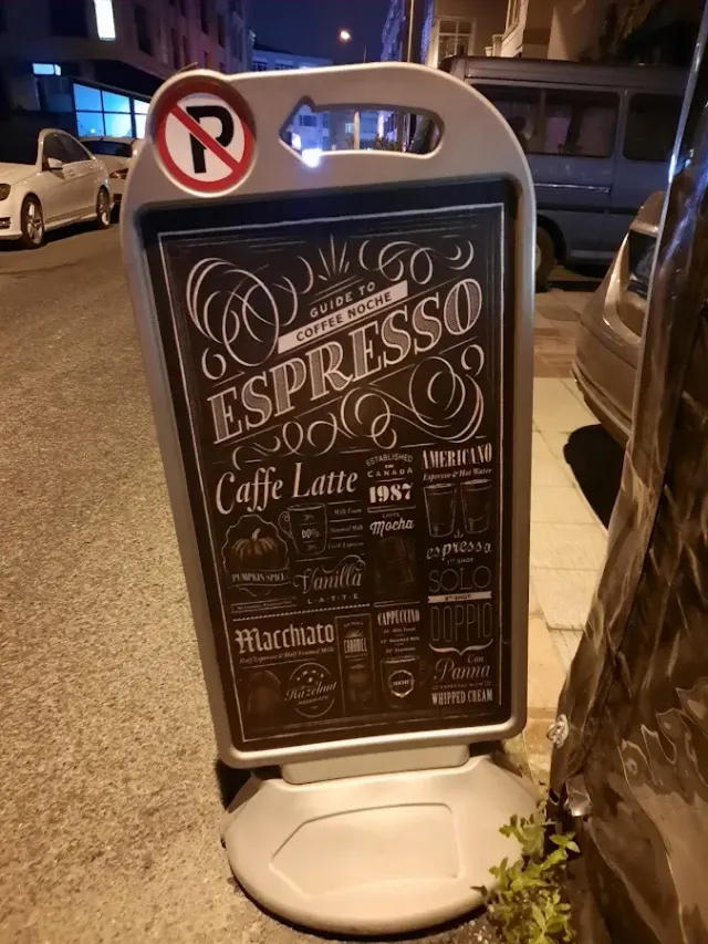 BookNoFees: مقهى – Coffee Noche – Istanbul – Coffee Noche، الصورة 2