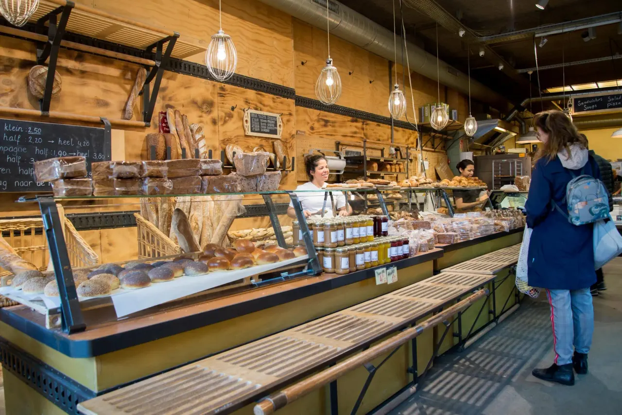 BookNoFees: مقهى – Bakhuys – Amsterdam – Bakhuys، الصورة 1