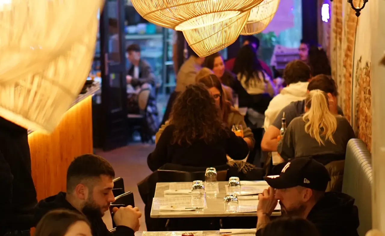 BookNoFees: مطعم – L'Antica Pizzeria da Michele – Amsterdam – البيتزاريا القديمة لميشيل، الصورة 1