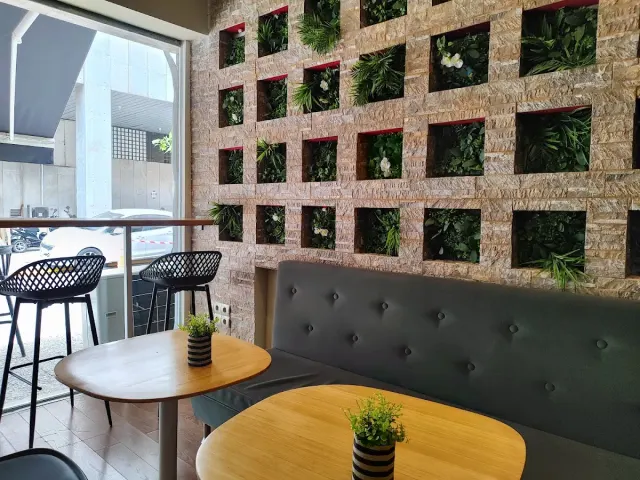 BookNoFees: مقهى – Coffee & Co. – Athens – Coffee & Co.، الصورة 3