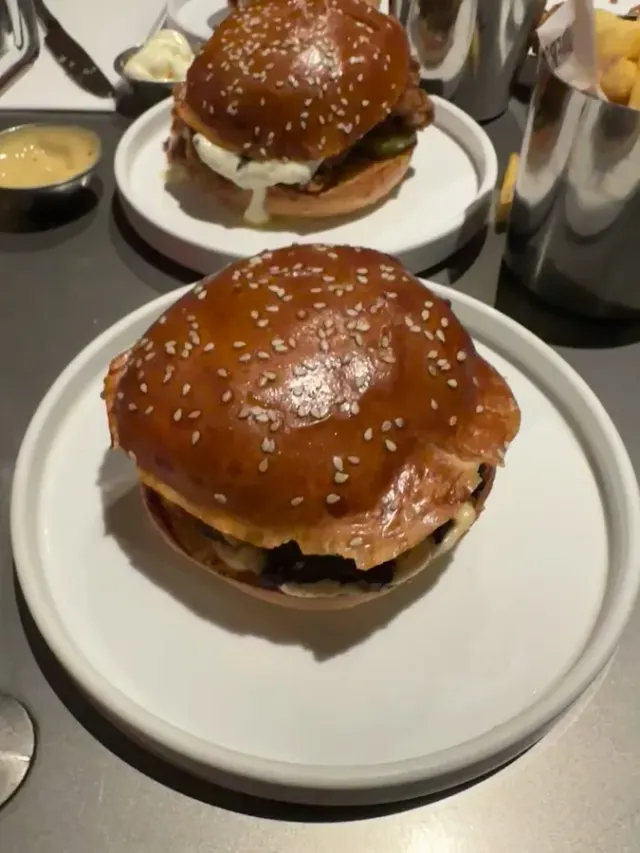BookNoFees: مطعم – Burger & Beyond – London – Burger & Beyond، الصورة 3