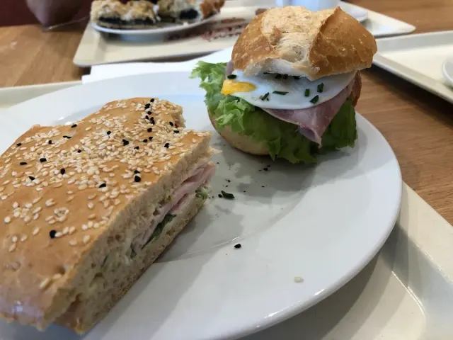 BookNoFees: مطعم – Bäckerei Evertzberg – Schwelm – مخبز إيفرتزبرغ، الصورة 3