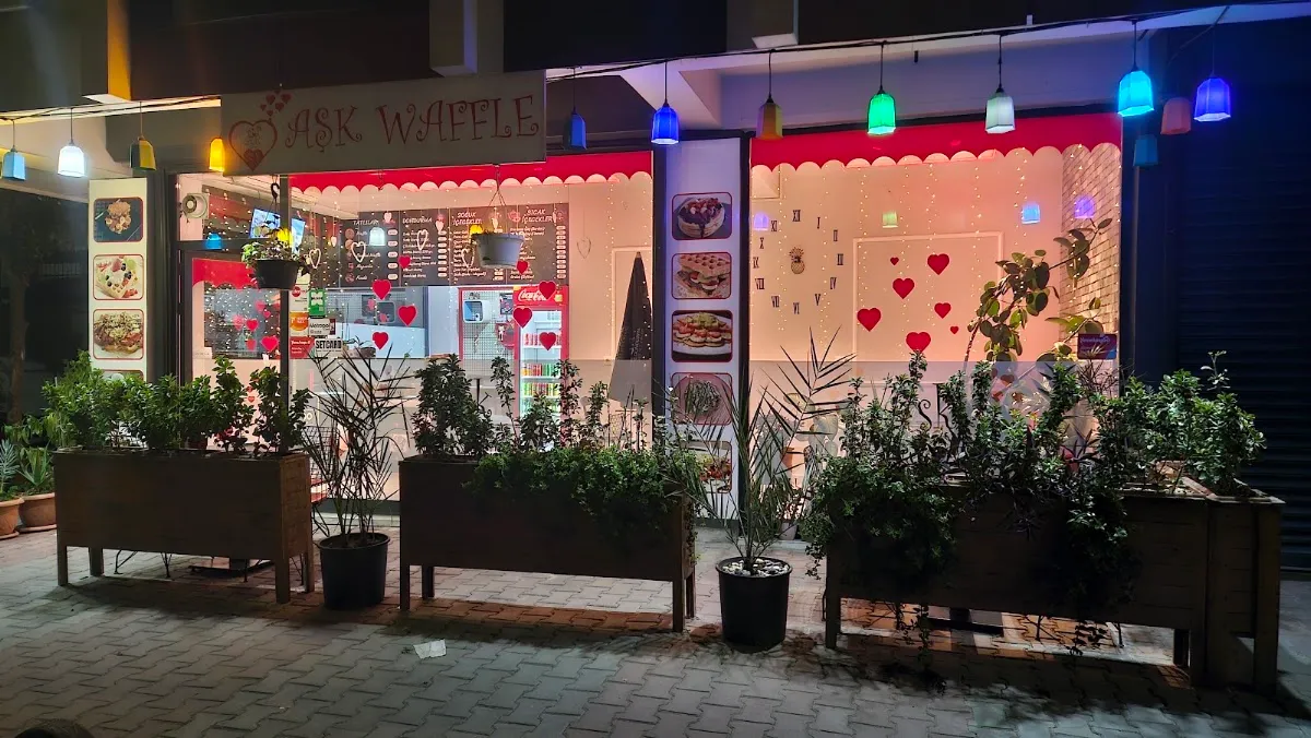 BookNoFees: مقهى – Aşk Waffle & Cafe – Istanbul – Aşk Waffle & Cafe، الصورة 1