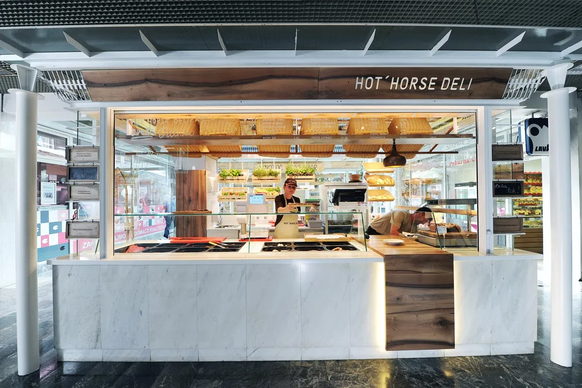 BookNoFees: بار وجبات خفيفة – Hot Horse DELI – Ljubljana – هوت هورس ديلي، الصورة 1