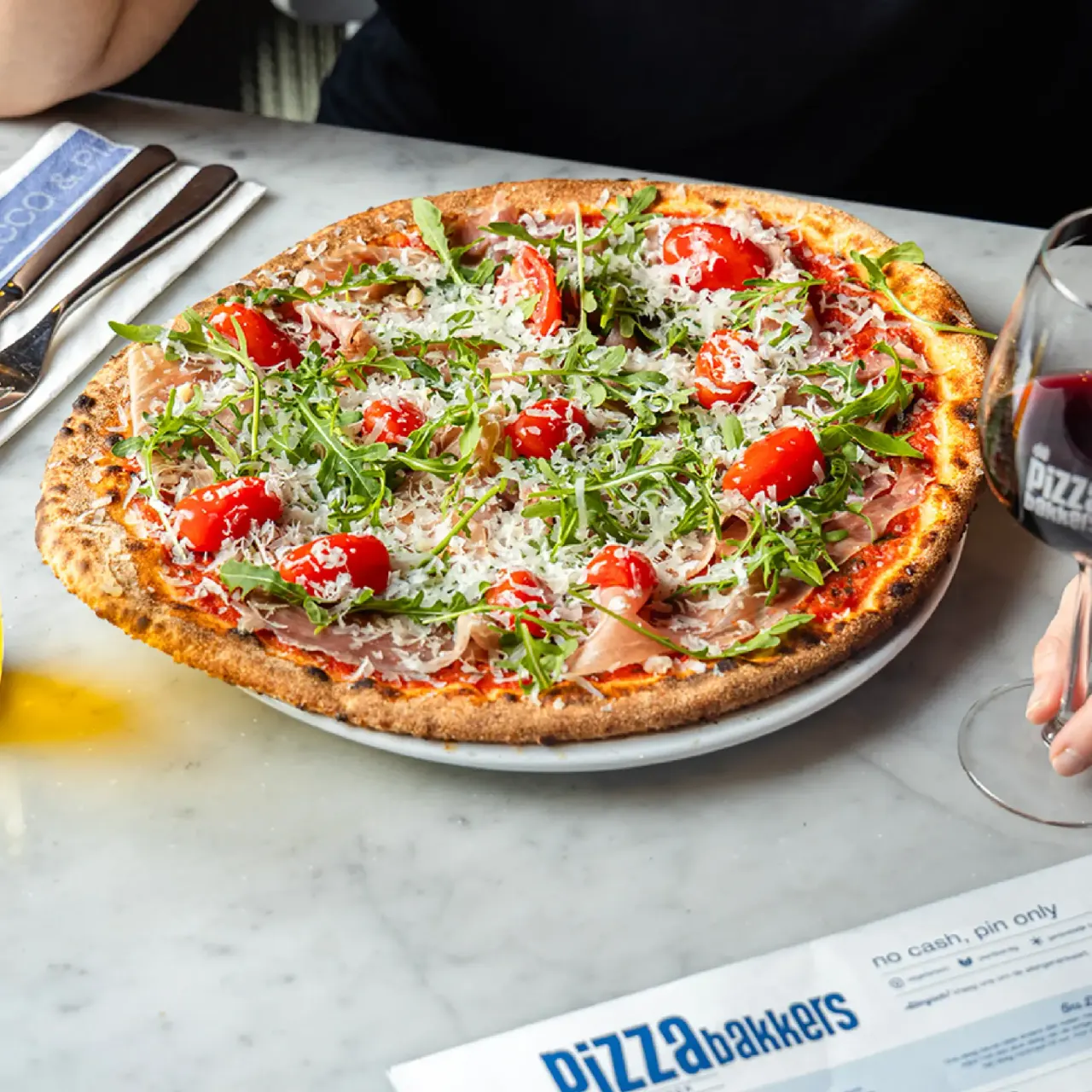 BookNoFees: بار وجبات خفيفة – De Pizzabakkers To Go – Amsterdam – De Pizzabakkers To Go، الصورة 1