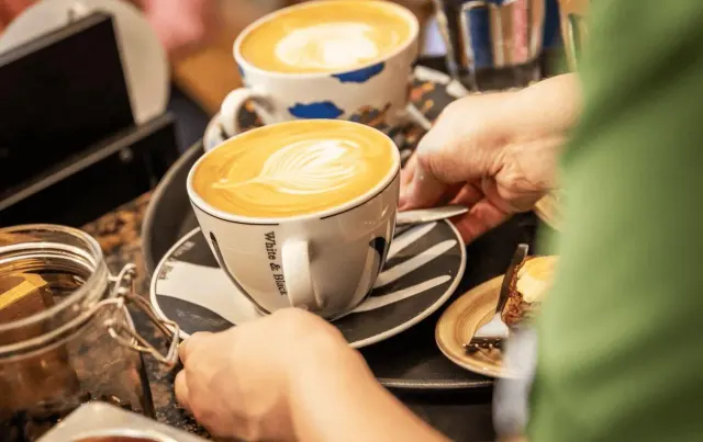 BookNoFees: مقهى – Bagels & Beans – Amsterdam – Bagels & Beans، الصورة 2