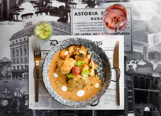 BookNoFees: مطعم – Café Astoria – Budapest – Café Astoria، الصورة 3