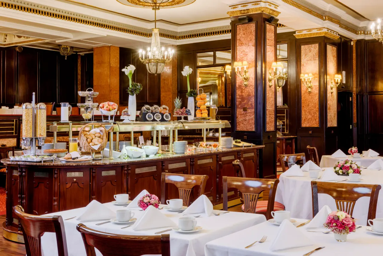 BookNoFees: مطعم – Café Astoria – Budapest – Café Astoria، الصورة 1