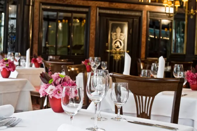 BookNoFees: مطعم – Café Astoria – Budapest – Café Astoria، الصورة 2
