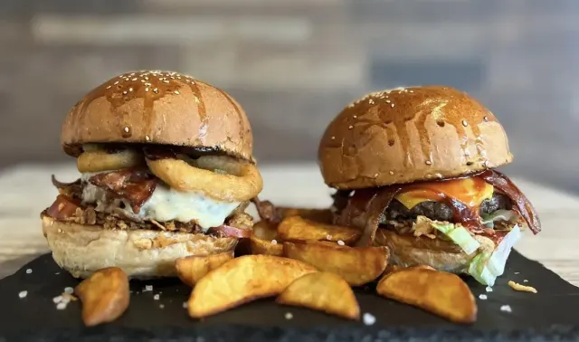 BookNoFees: بار وجبات خفيفة – Burger Sziget – Budapest – Burger Sziget، الصورة 2
