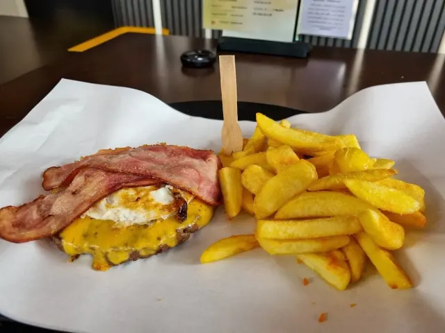 BookNoFees: مطعم – 3MO-Burger – Medebach – 3MO-Burger، الصورة 3