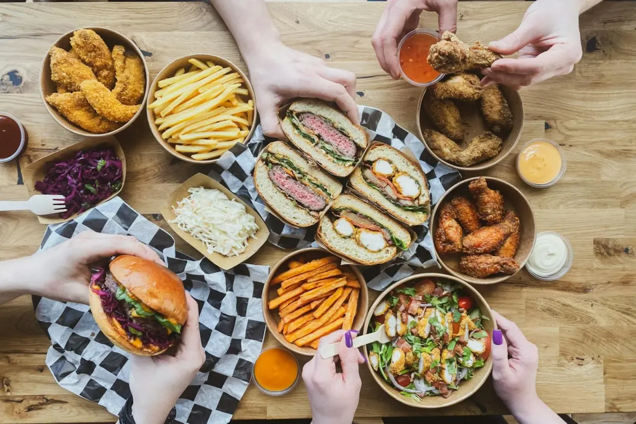BookNoFees: بار وجبات خفيفة – Black Cat Burgers – Warsaw – Black Cat Burgers، الصورة 1