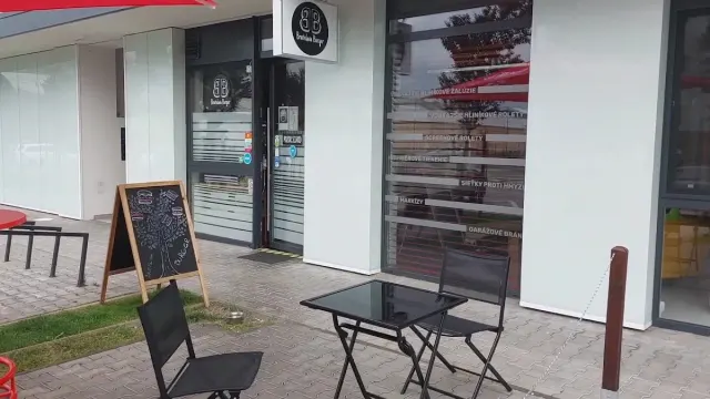 BookNoFees: بار وجبات خفيفة – Bratislava Burger – Bratislava – Bratislava Burger، الصورة 3