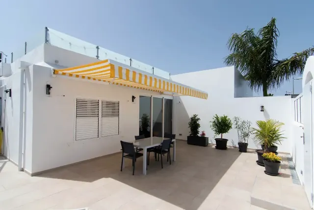 BookNoFees: بيت عطلات في Playa Del Ingles – كاسا كريكي بنغالو حصري مع شرفة على السطح في مجمع هوليكان
