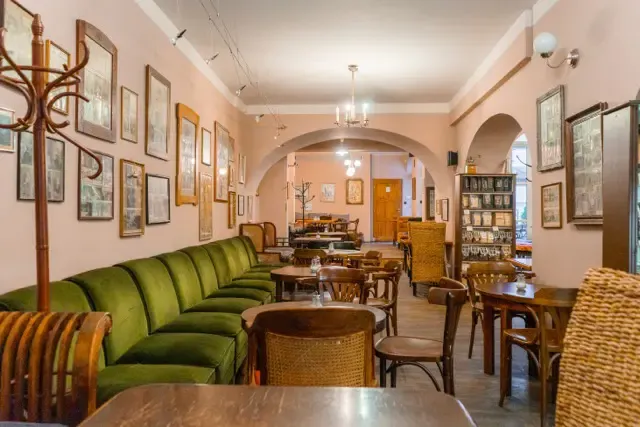 BookNoFees: مقهى – Choco-Café U Červené židle – Prague – Choco-Café U Červené židle، الصورة 1