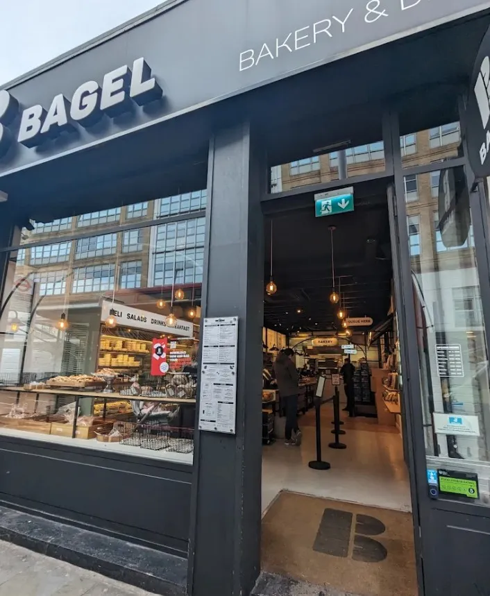 BookNoFees: مقهى – B Bagel Bakery Bar – London – بي بيغل بيكري بار، الصورة 1