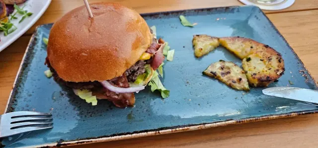 BookNoFees: مطعم – Connies Diner – Kamen – Connies Diner، الصورة 2