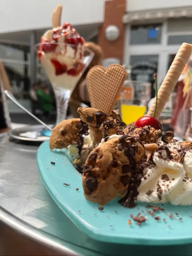 BookNoFees: مطعم – Eis-Café San Marco – Arnsberg-Hüsten – Eis-Café San Marco، الصورة 3