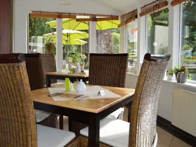 BookNoFees: مقهى – Café am Kurpark – Lennestadt – مقهى كوربارك، الصورة 2