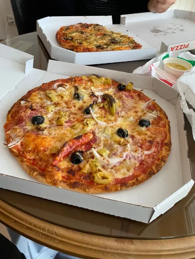 BookNoFees: مطعم – Etna Pizzeria – Wenden – Etna Pizzeria، الصورة 3