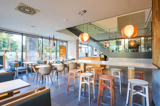 BookNoFees: McDonald's, Zagreb