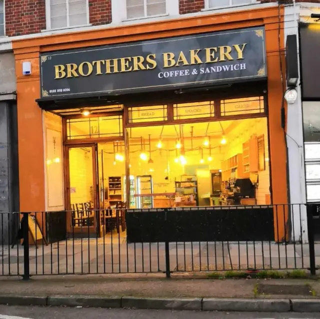 BookNoFees: Brothers Bakery, London