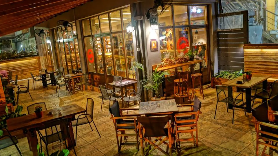 BookNoFees: مقهى – Metropolis – Athens – مدينة كبرى، الصورة 1