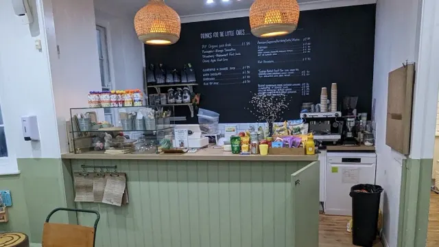 BookNoFees: مقهى – Apple Tree Children’s Cafe – London – مقهى أبل تري للأطفال، الصورة 3