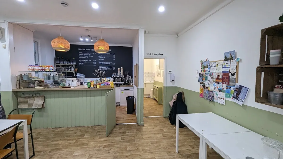 BookNoFees: مقهى – Apple Tree Children’s Cafe – London – مقهى أبل تري للأطفال، الصورة 1