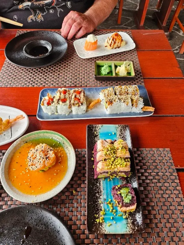 BookNoFees: مطعم – Hinoki - sushi in kitajska restavracija – Ljubljana – هينوكي - مطعم للسوشي والأطباق الصينية، الصورة 2